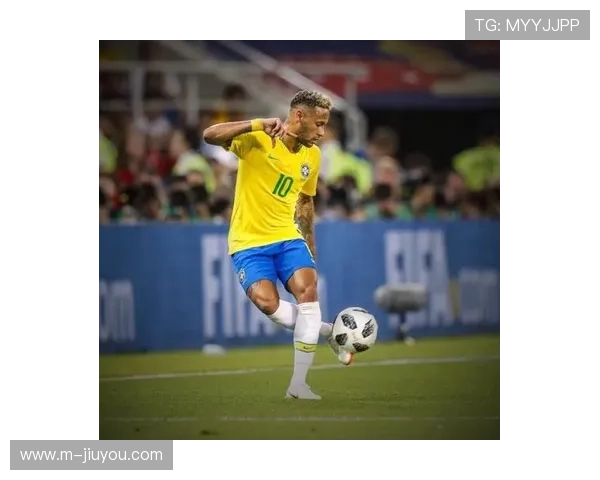 内马尔舞步连闪后横传制造大空间,巴西前场组织更流畅